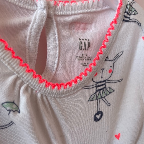 Baby Gap romper 6-12 months - Picture 4 of 5
